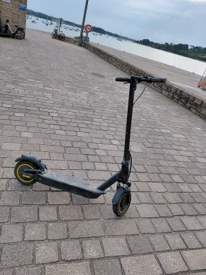 Trottinette électrique noire