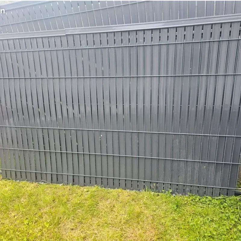 Panneau soudé grillage rigide Nylofor 3D Anthracite avec lattes occultation soubassement - Photo 1