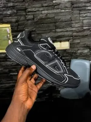 Baskets de sport noires, style lifestyle