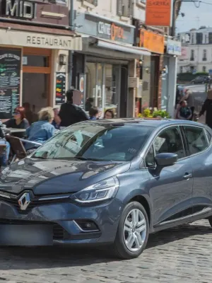 Renault Clio 4 gris foncé - Très bon état